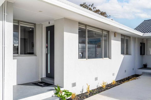 A Private Hideaway With Large Backyard And CarParks - Accommodation Bookings 2
