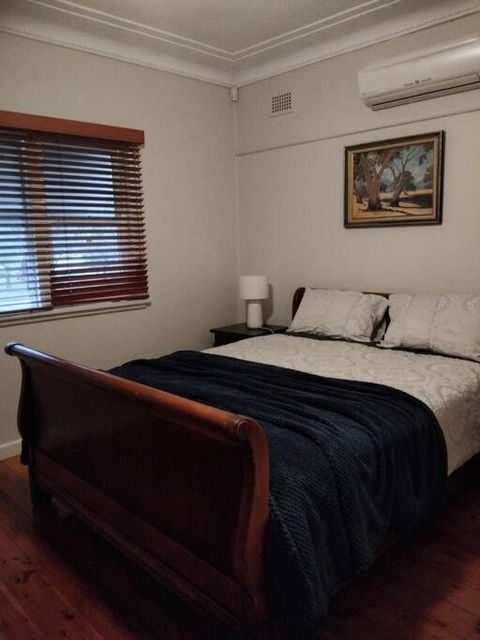 A Rosy House In Roselands - Accommodation Bookings 1