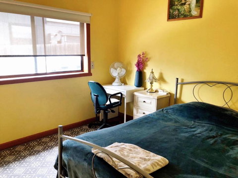 A Single Room Near The Railway Station - Accommodation Bookings 4