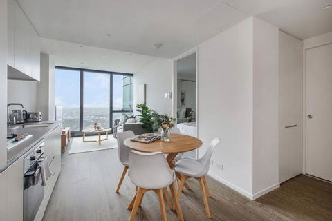 A Sky-high Metropolis Retreat Near The CBD - Accommodation Bookings 1