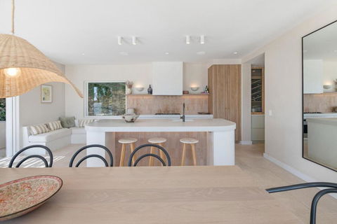 A Slice Of Paradise, Newly Transformed Avalon House With Breathtaking Views - Accommodation Bookings 3
