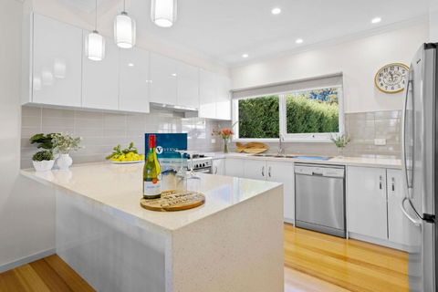 A Stones Throw - Accommodation Bookings 3