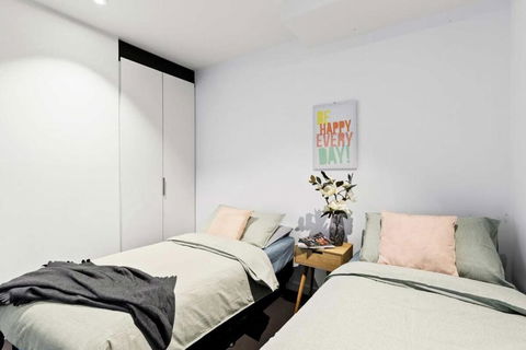 A Stylish 2BR Apt Next To Southern Cross With City Views - Accommodation Bookings 4