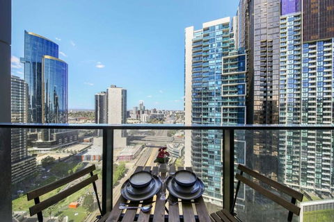 A Stylish 2BR Apt With City Views In Southbank - Accommodation Bookings 0
