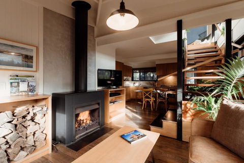 A Stylish And Unique Retreat At Surf Beach - Accommodation Bookings 2