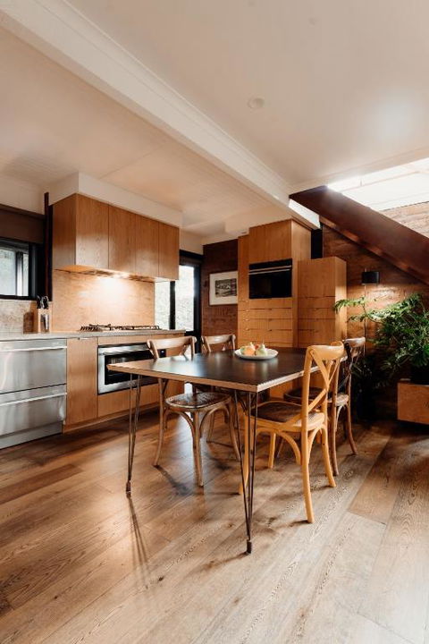 A Stylish And Unique Retreat At Surf Beach - Accommodation Bookings 4