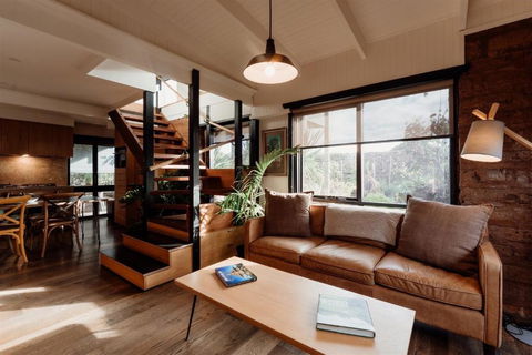 A Stylish And Unique Retreat At Surf Beach - Accommodation Bookings 1