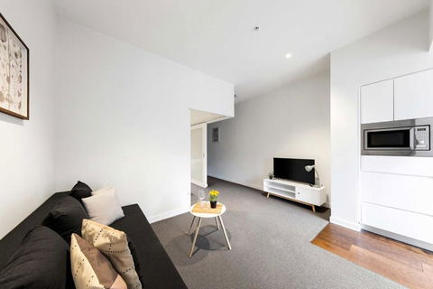 A Stylish Apt For 4 Near Queen Victoria Market - Accommodation Bookings 1