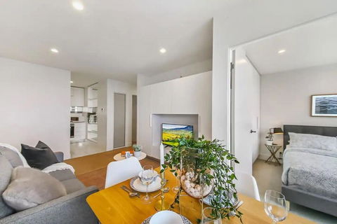 A Stylish & Modern 2BR Apartment Fantastic Views - Accommodation Bookings 4