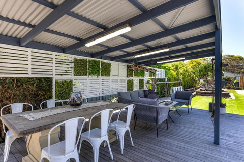 A Touch Of Paradise - House And Granny Flat - 4 Mins Walk To Callala Beach - Accommodation Bookings 3