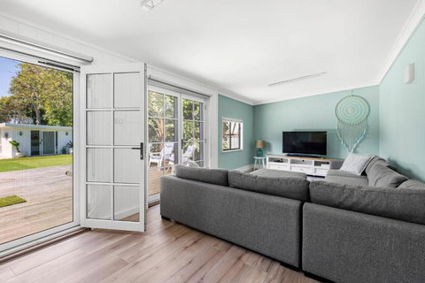A Touch Of Paradise - House And Granny Flat - 4 Mins Walk To Callala Beach - Accommodation Bookings 2