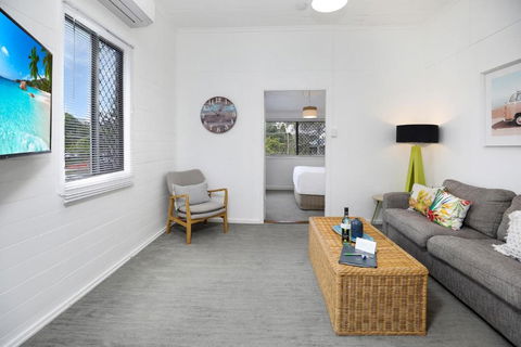 A Touch Of The Bahamas On McKenzie MK3 - Accommodation Bookings 0