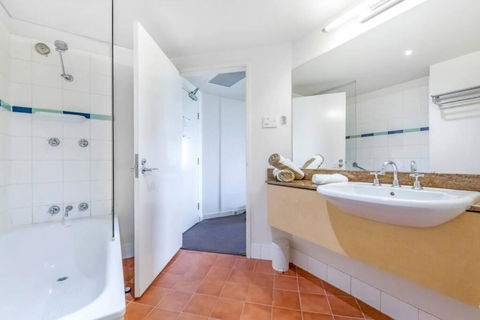 A Waterview Oasis On The Esplanade With Pool - Accommodation Bookings 4