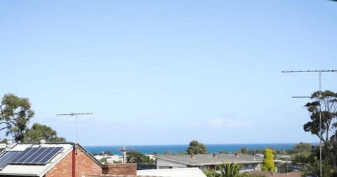 A Wave From It All Ocean Glimpse Central Torquay - Accommodation Bookings 3