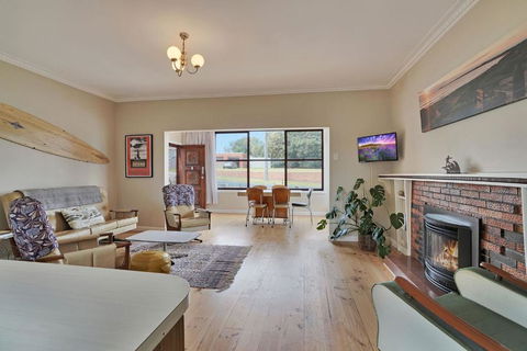 A Wave From It All - Accommodation Bookings 2