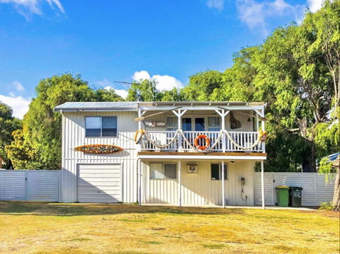 Abbey Beachviews With WiFi - Accommodation Bookings 0