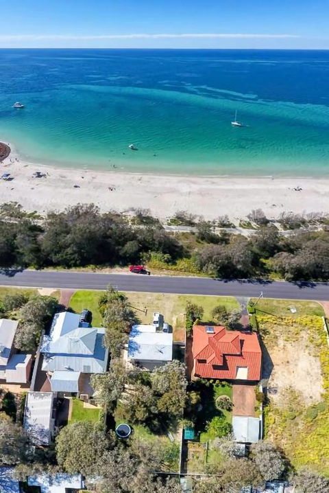 Abbey Beachviews With WiFi - Accommodation Bookings 1