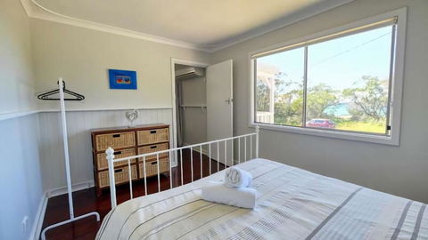 Abbey Beachviews With WiFi - Accommodation Bookings 4