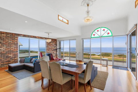 Absolute Bay Frontage With Open Fire And Spa Bath - Accommodation Bookings 0