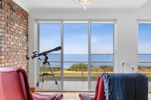 Absolute Bay Frontage With Open Fire And Spa Bath - Accommodation Bookings 1