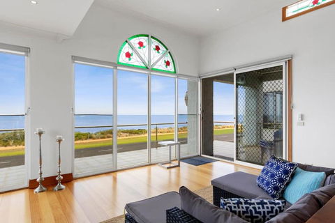 Absolute Bay Frontage With Open Fire And Spa Bath - Accommodation Bookings 4