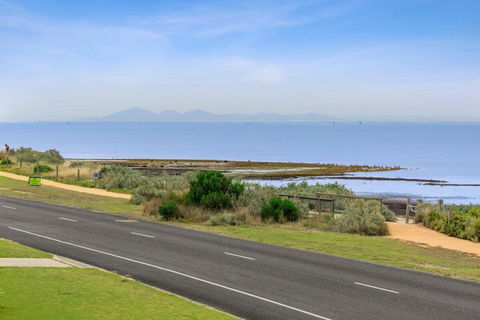 Absolute Bay Frontage With Open Fire And Spa Bath - Accommodation Bookings 2