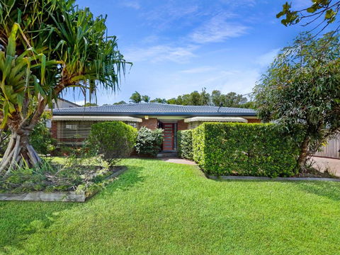 Absolute Beach Front Home -Dogs, Surf, Relax, Bush - Accommodation Bookings 4