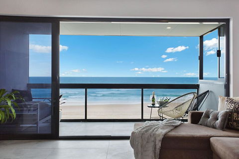 Absolute Beach Front Renovated 3 Bdrm 2 Bath App - Accommodation Bookings 0