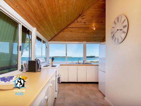 Absolute Beachfront 3BR 2BA Home W/ Beach Track - Accommodation Bookings 4