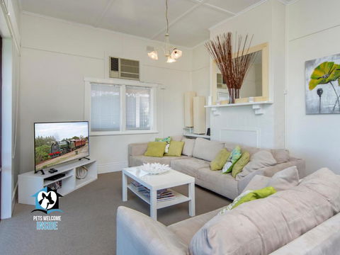 Absolute Beachfront 3BR 2BA Home W/ Beach Track - Accommodation Bookings 2