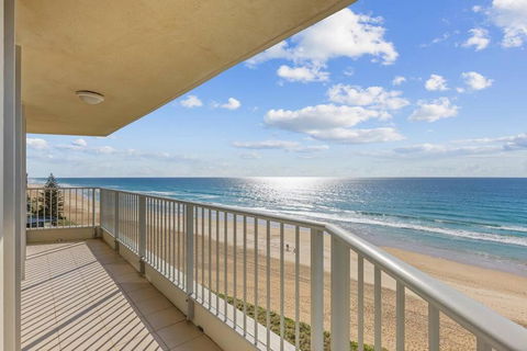 Absolute Beachfront Apartment - Accommodation Bookings 4