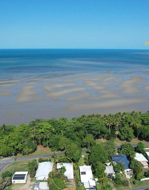 Absolute Beachfront Family Home - Cooya - Accommodation Bookings 0