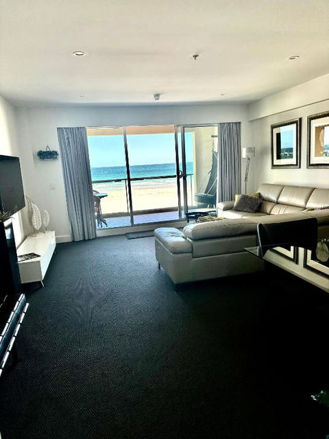 Absolute Beachfront At The Pier Glenelg - Accommodation Bookings 2