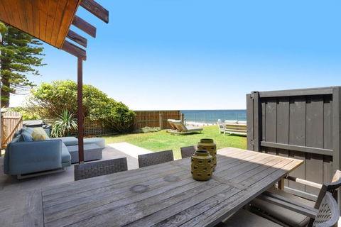 Absolute Beachfront Luxury In Narrabeen - Accommodation Bookings 2