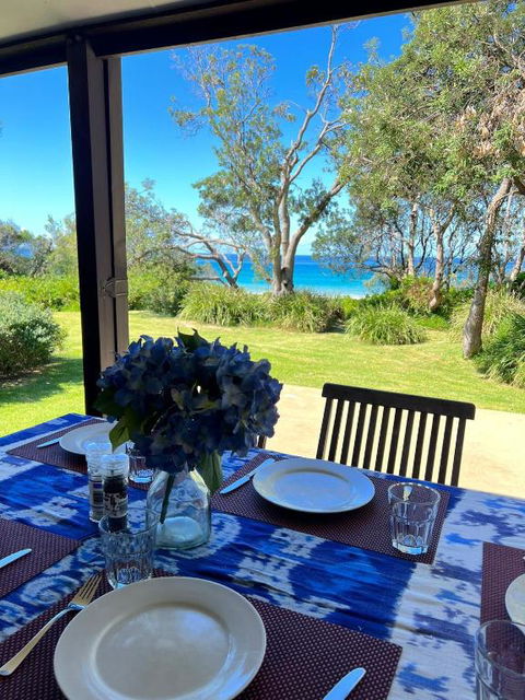 Absolute Beachfront Mollymook - Accommodation Bookings 3