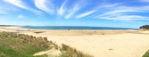 Absolute Beachfront Retreat On The Esplanade - Accommodation Bookings 3