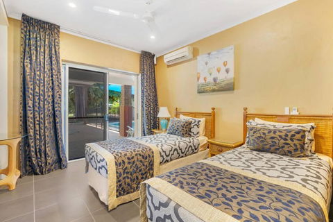 Absolute Beachfront WongaBelle- Pet Friendly - Accommodation Bookings 2