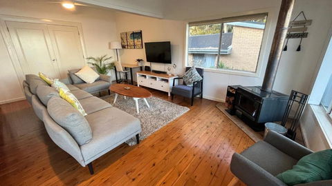 Absolute Lakefront House - Enjoy The Sunrise - Accommodation Bookings 3