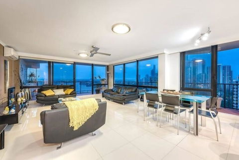 ABSOLUTE Riverfront 2br Apt, Views From Every Room - Accommodation Bookings 1
