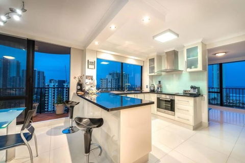 ABSOLUTE Riverfront 2br Apt, Views From Every Room - Accommodation Bookings 3