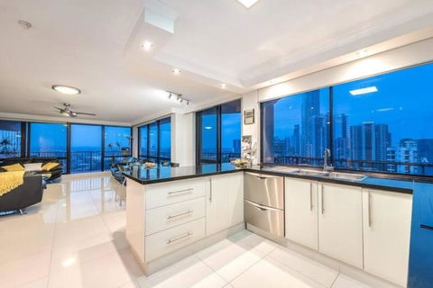 ABSOLUTE Riverfront 2br Apt, Views From Every Room - Accommodation Bookings 4