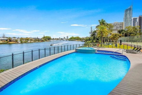 ABSOLUTE Riverfront 2br Apt, Views From Every Room - Accommodation Bookings 0
