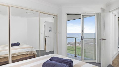 Absolute Waterfront Anna Bay - Accommodation Bookings 4