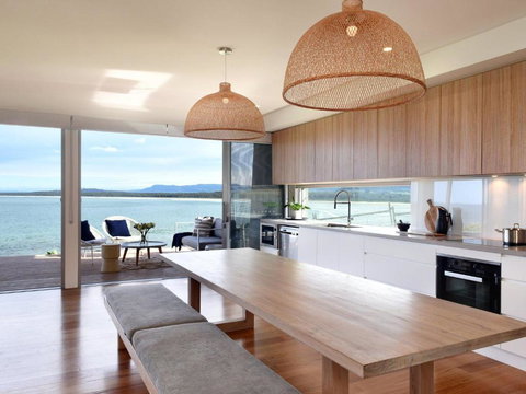 Absolute Waterfront - Accommodation Bookings 1