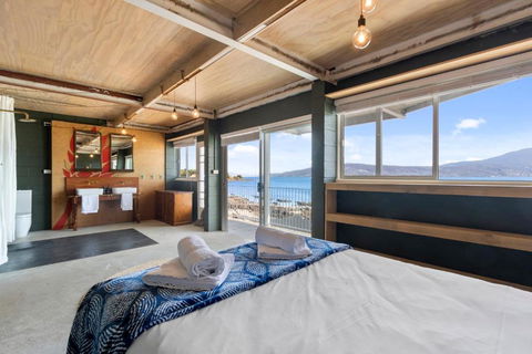 Absolute Waterfront Only 15 Minutes From Hobart - Accommodation Bookings 1