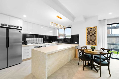Absolutely Stunning Newly Built Burwood Townhouse - Accommodation Bookings 1