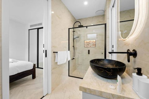 Absolutely Stunning Newly Built Burwood Townhouse - Accommodation Bookings 4