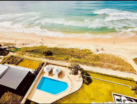ABSOLUTELY STUNNING! ON THE BEACH !!! - Accommodation Bookings 4