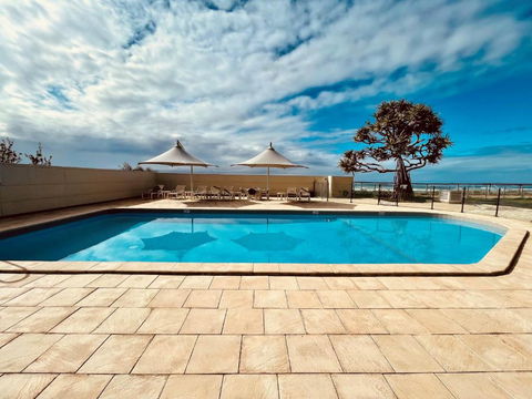ABSOLUTELY STUNNING! ON THE BEACH !!! - Accommodation Bookings 2