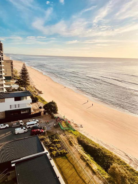ABSOLUTELY STUNNING! ON THE BEACH !!! - Accommodation Bookings 0